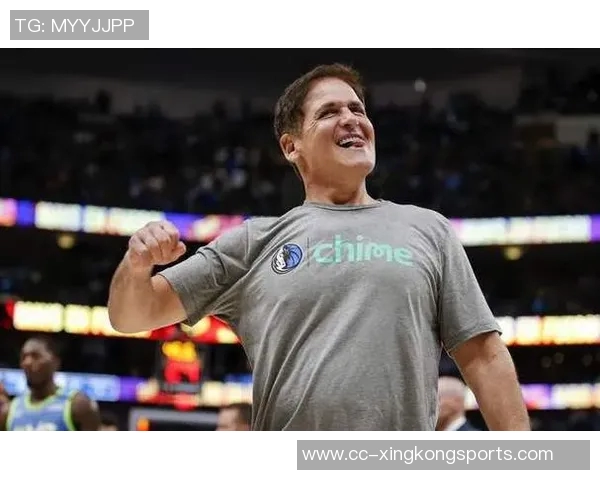 独行侠老板现场观战NBA中国赛女兆日月笑容成经典表情包