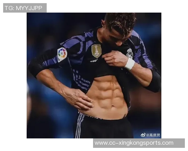 40岁C罗桑拿后肌肉如雕刻般完美展现健身成果